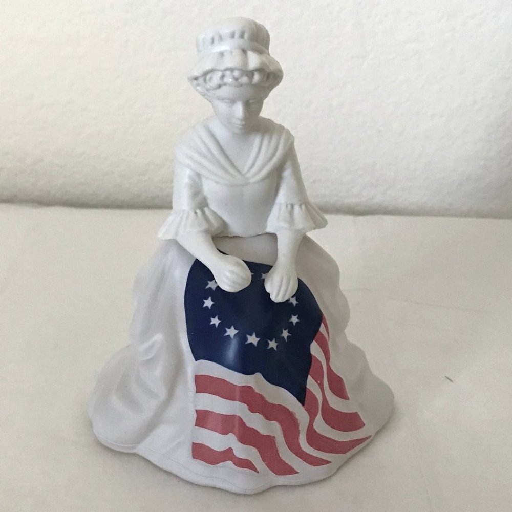 VINTAGE Avon Betsy Ross Figurine Cologne